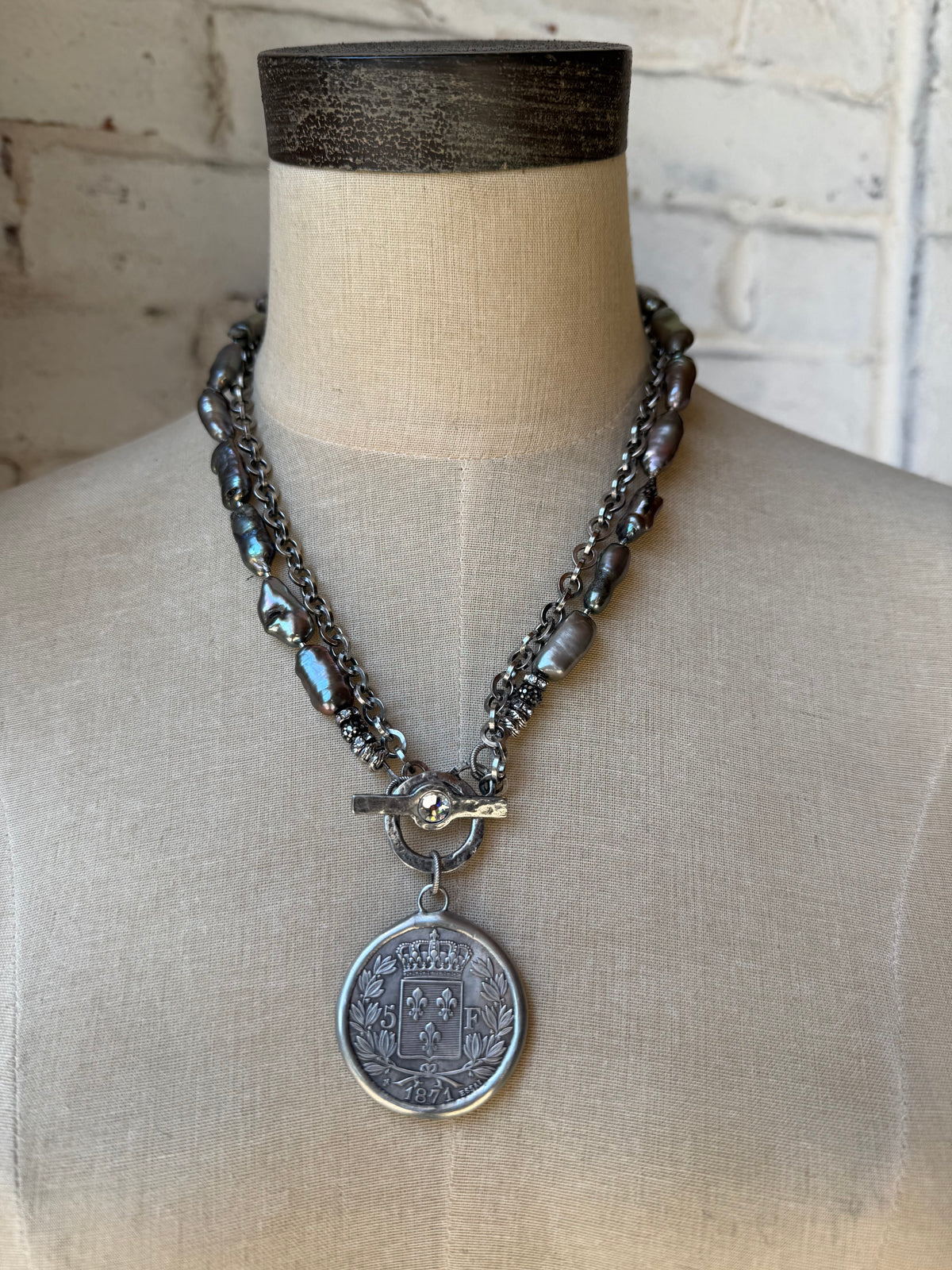 Grey Oblong Pearls & Pendant