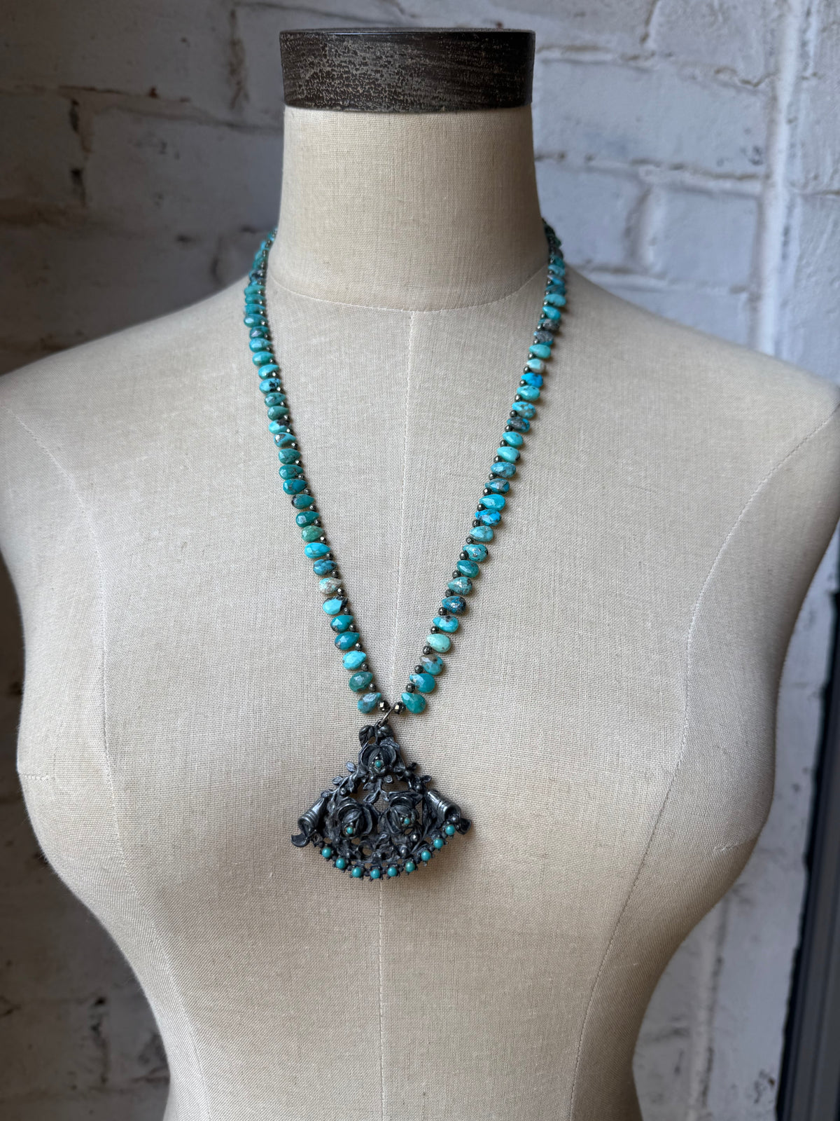 Teardrop Turquoise Beads with Dark Gray Fan-Shaped Pendant